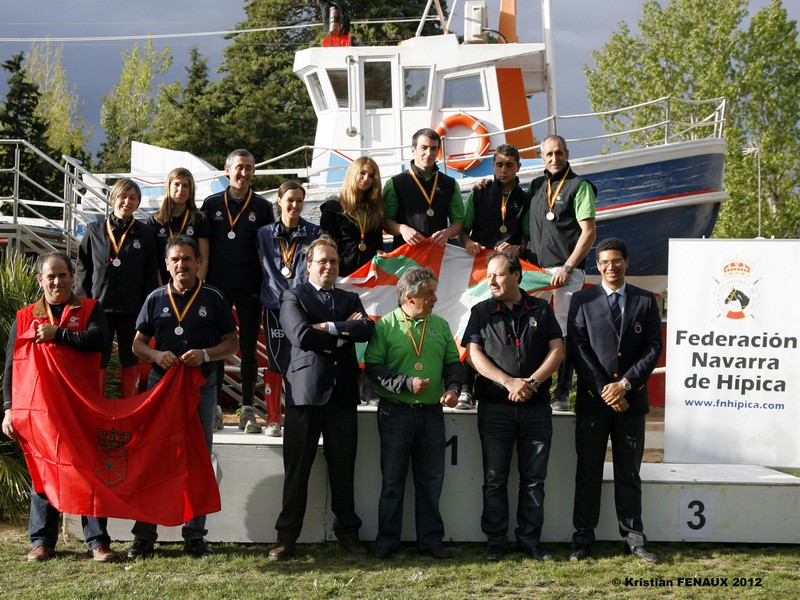 Éxito del Raid Navarro en el CEI** 120 Kms. Copa Interautonomías 2012 Figarol-Bardenas Reales de Navarra. Medallas de Oro y Bronce individual y Plata por equipos.